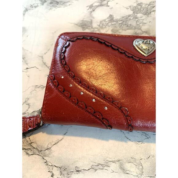 71BGO3TPrFL._AC_UY200_.jpg Red Heart-Accent Leather Zip Wallet